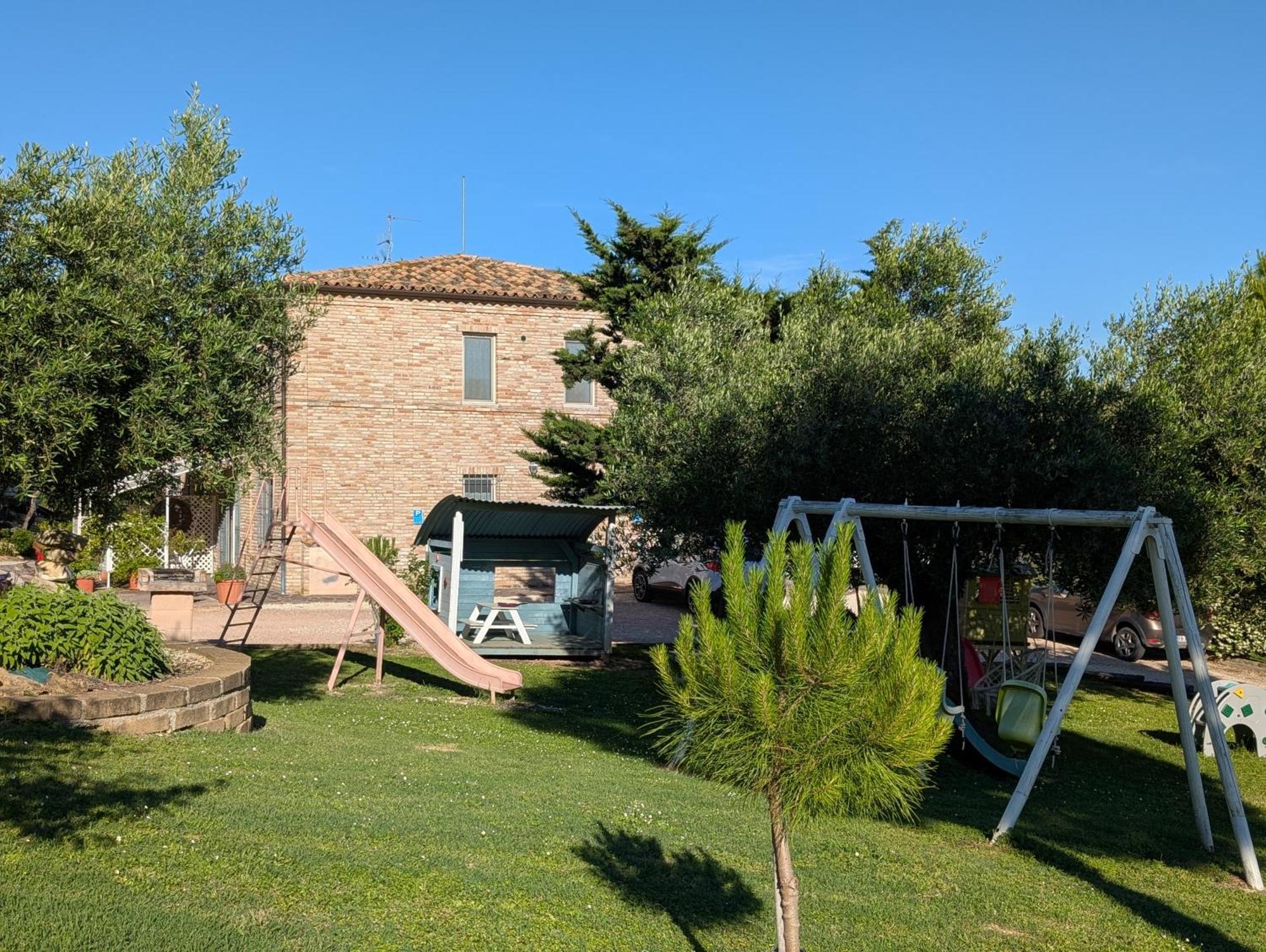 Agriturismo Case Al Sole Loreto Exteriér fotografie